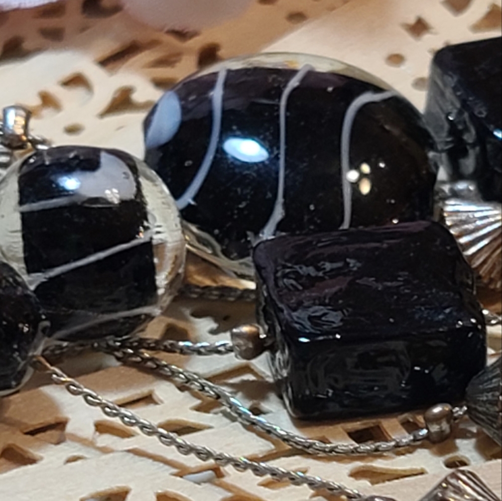 Glass BLACk Beads Necklace for sale - Picture 3 of 13